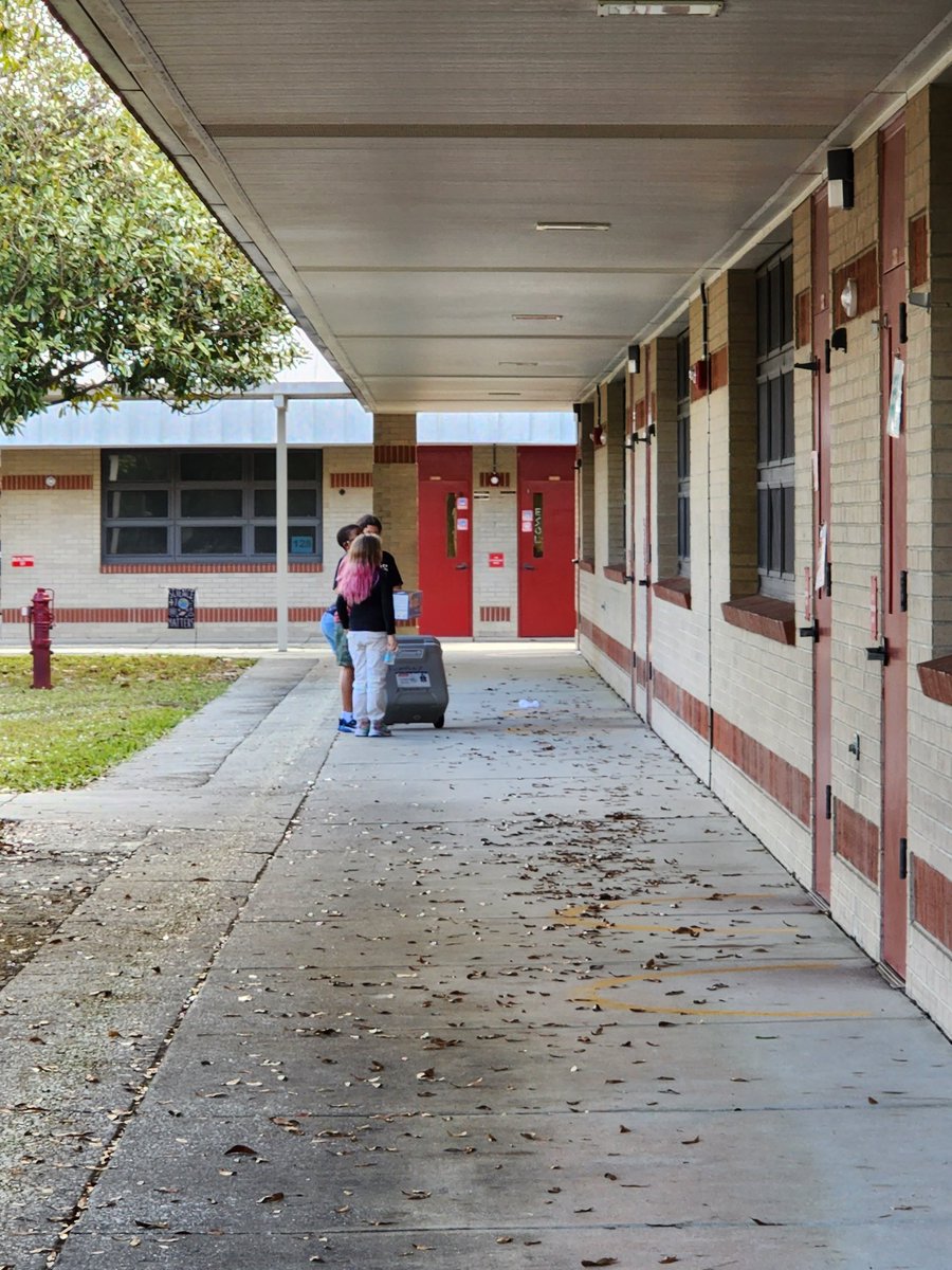 Kindness Crew in action. Today, we delivered chips and sodas to all teachers, substitutes, staff, and admin. Everyone was so happy to receive a special little something. They even said, THANK YOU, we made their day. Way to go, Bobcats!!! <a href="/FriendshipVCS/">VCS Friendship Elementary</a> <a href="/ScottFESBobcats/">Carlos M. Scott</a> @VCSColon