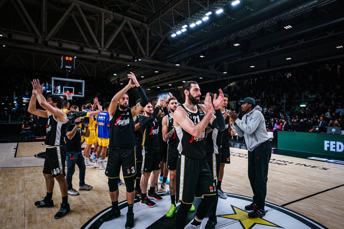 VirtusBo's tweet photo. Siete stati con noi ❤️
Ci vediamo venerdí, contiamo sempre su di voi❗️

Biglietti vs Maccabi 🎟️ https://t.co/XDtxUjfhQt

#AmoreInfinito #EveryGameMatters https://t.co/UTY9oIpgz1