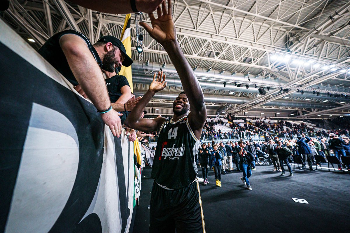 VirtusBo's tweet photo. Siete stati con noi ❤️
Ci vediamo venerdí, contiamo sempre su di voi❗️

Biglietti vs Maccabi 🎟️ https://t.co/XDtxUjfhQt

#AmoreInfinito #EveryGameMatters https://t.co/UTY9oIpgz1