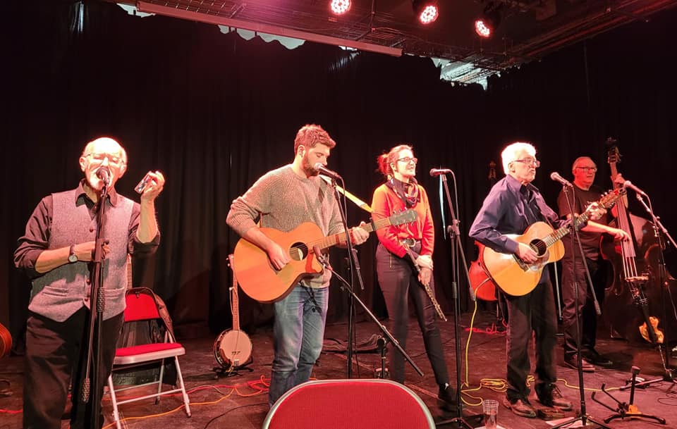 Merry Christmas from Willow &amp; Tool Band. And thanks for your support. Great to get the Music Parlour going again! #musicparlour #longitchington #FolkMusic