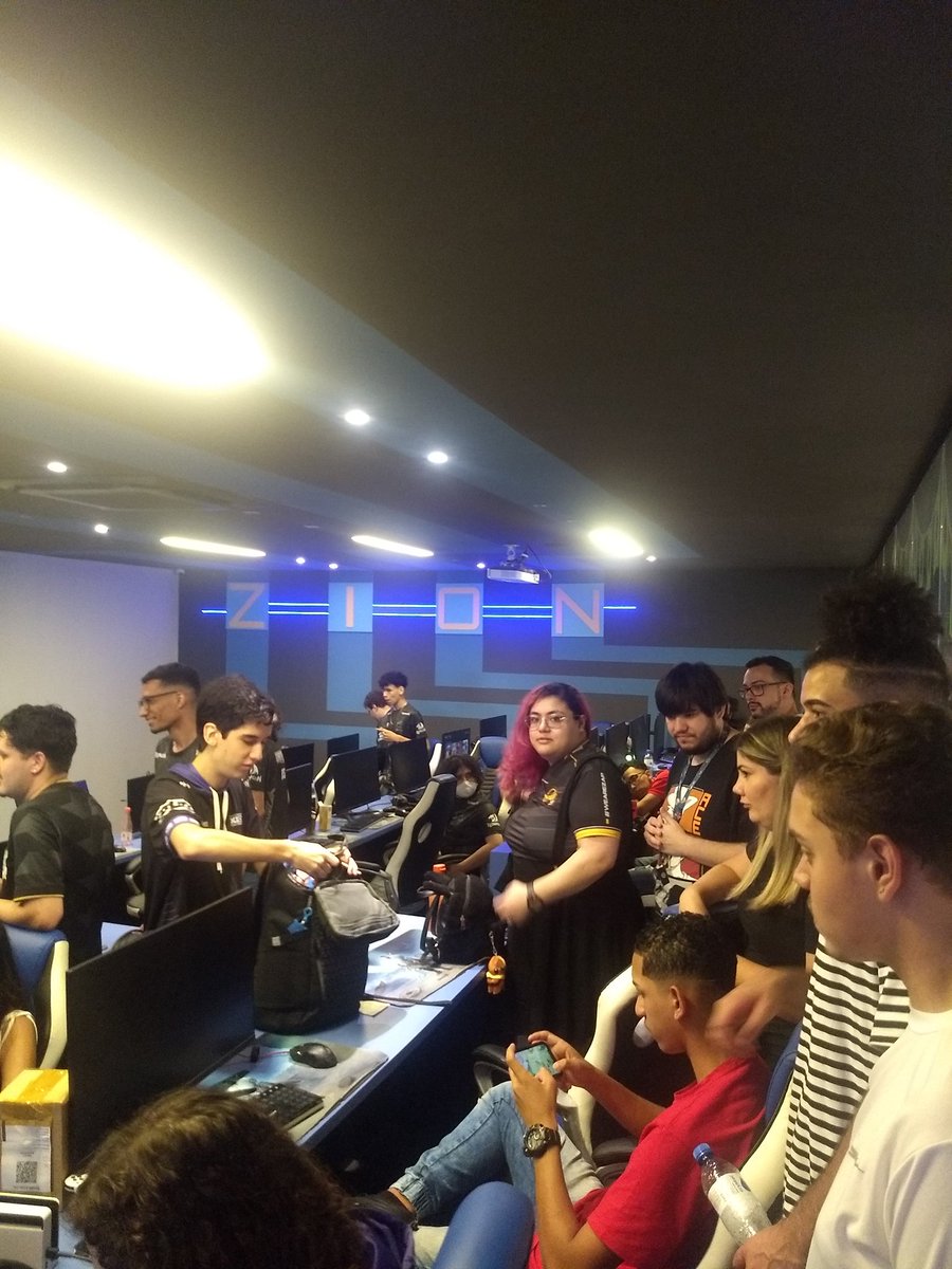 Kain_Lance's tweet photo. Alguns takes do domingão na @masters_league_ com algumas lendas do cenário https://t.co/a7ZfDxLLlX