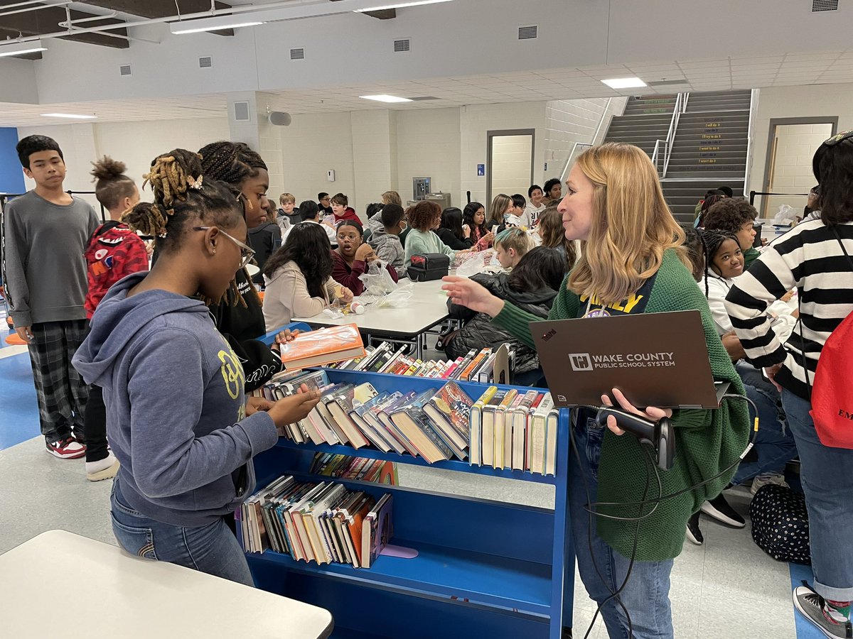 StaceyFWeddle's tweet photo. One of the ways our Media Specialist @theBendLibrary tries to get books in the hands of kids… check-out cart at lunch!  Love it! @wcpss_SES_mslit just in time for Friday’s DEAR! https://t.co/n2LztvhQIg