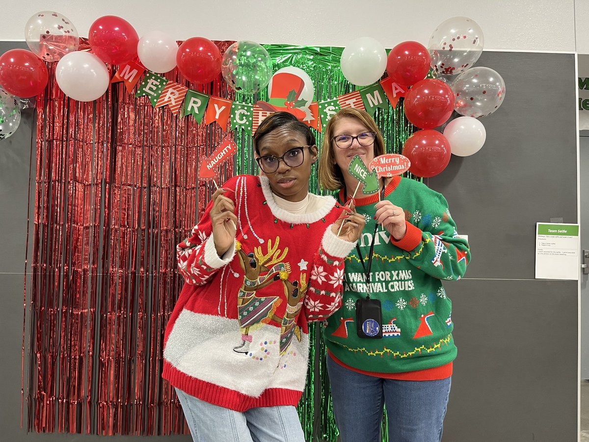 2 things I love about Memorial: the fun and fellowship #HappyHolidays #OneLISD #WeAreMemorial <a href="/MemorialSTEM/">Memorial Elementary</a>