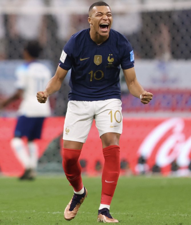 titanfv's tweet photo. Naw what happened the little girl that was talking shit bc she ain’t talking shit after that (2 - 1), “Airport is that way”. The tables have turned, Morocco airport is that way, Never disrespect the 🐐’s rival and number 2, CR7😹 https://t.co/uf45HIgmtr