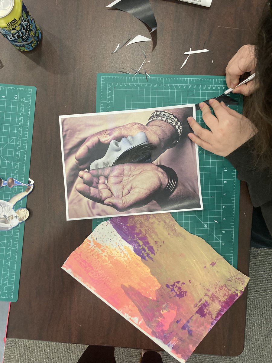 HC_VisualArts's tweet photo. We sponsored the month of December of the ArtistsDRIVEN! at the Norfolk Arts Center. Here are photos of art created in the program.

ArtistsDRIVEN! has been built to create a one of a kind artistic experiences for all high school students in and around Norfolk. https://t.co/sFv7XiaKbu