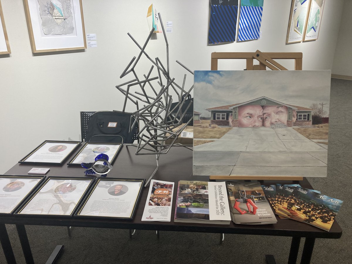 HC_VisualArts's tweet photo. We sponsored the month of December of the ArtistsDRIVEN! at the Norfolk Arts Center. Here are photos of art created in the program.

ArtistsDRIVEN! has been built to create a one of a kind artistic experiences for all high school students in and around Norfolk. https://t.co/sFv7XiaKbu