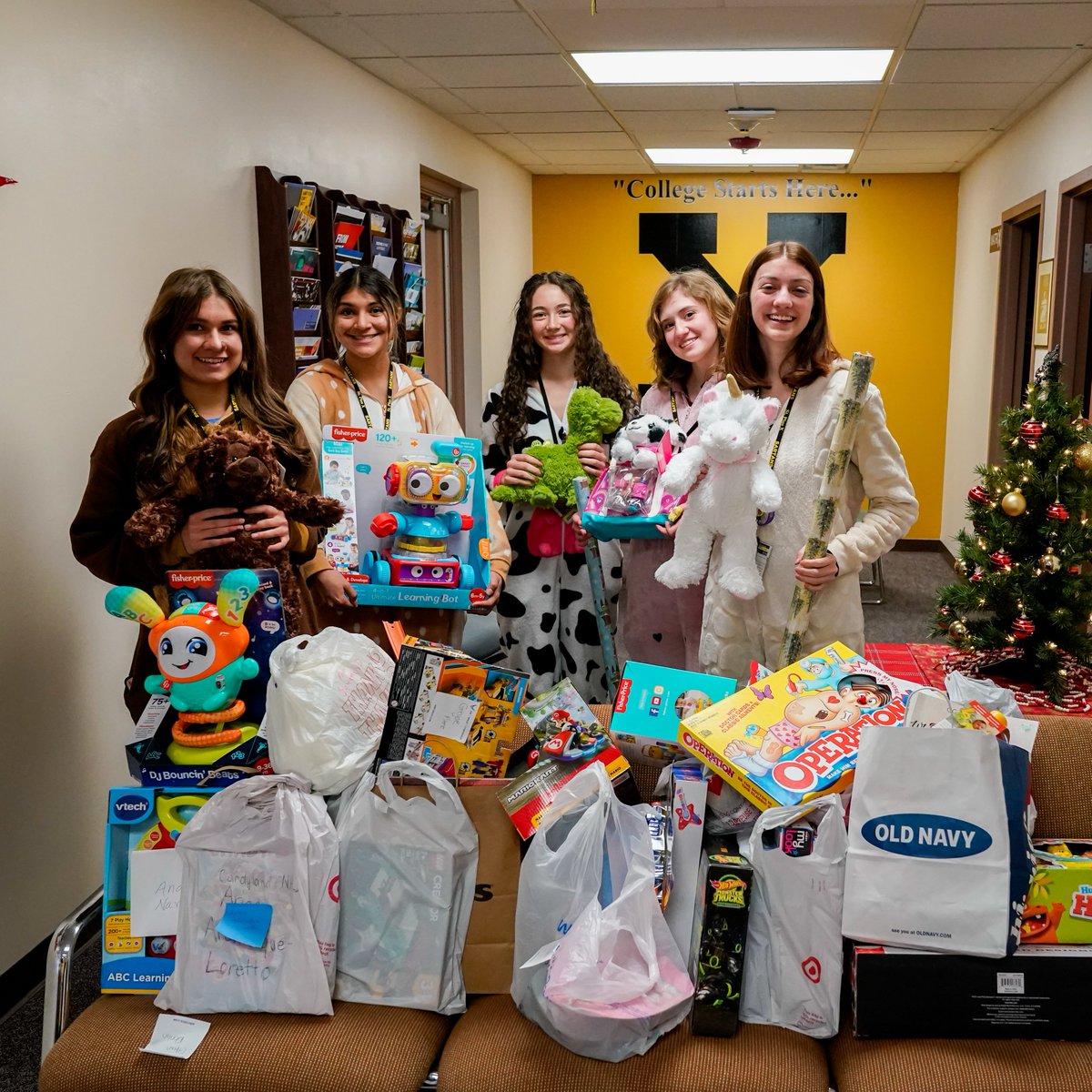 SartanX's tweet photo. Our SPX National Honors Society has collected numerous toys that will be donated to UNMh’s Children’s Hospital. These Sartans are helping many children in need this Christmas season. Thank you for doing your #SartanService!
#SPXSpirit #SartanStrong #SPXService https://t.co/QpcOiVocns