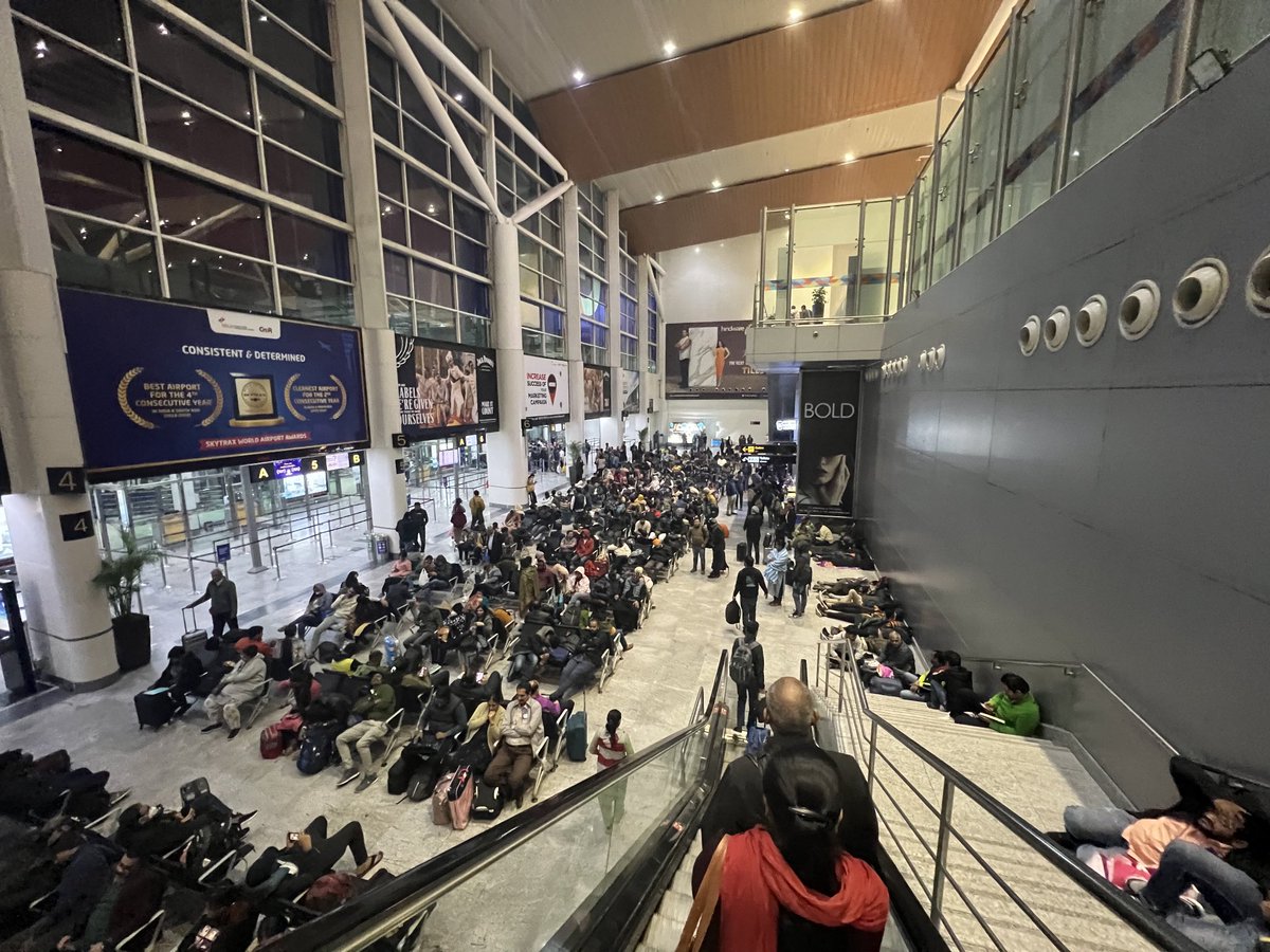 PremalDave's tweet photo. #delhiairport at 4 am! https://t.co/RqVAPhAaNa