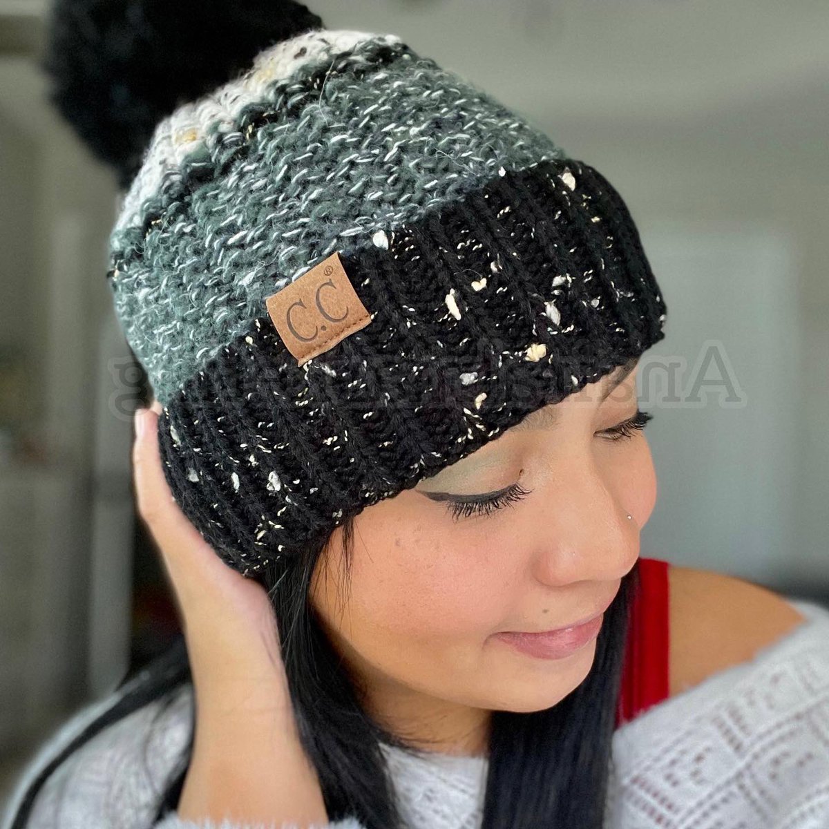 AnairaUGC's tweet photo. I like how this turned out. Winter accessories are my fav. #winteraccesories #eccom #ugcads #wintergear #coldweathergear https://t.co/cxoK496Ojj