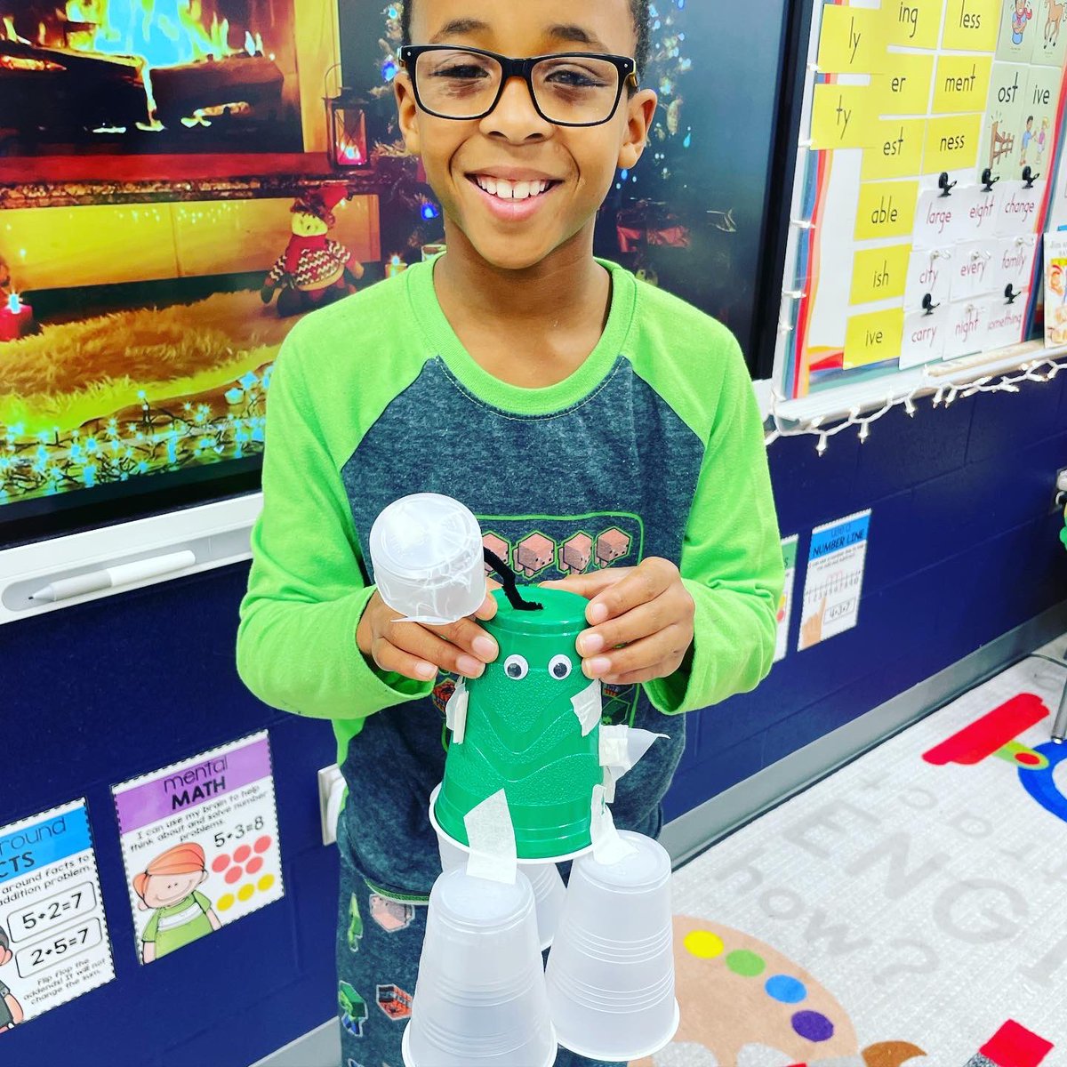 tinastarnes79's tweet photo. We had our STEAM Movie/Challenge today in 2nd Grade. We watched The Ultimate Christmas Present and created our own weather machines! #LCEWolves #StarnesStars #UltimateChristmasPresent #SumnerAchieves https://t.co/s42nCLh8eY