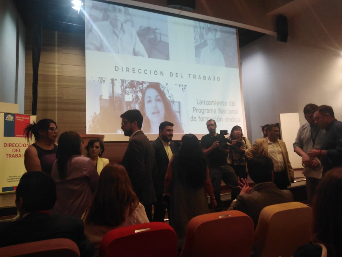 Central_UNT's tweet photo. Hoy estuvimos presentes en el lanzamiento del Programa Nacional de Formación Sindical de la @DirecDelTrabajo  con la participación de cerca de 500 dirigentes de todo el país.
#CentralUNT #UNT #UNTchile #sindicatos #centralsindical #formacionsindical #direcciondeltrabajo #trabajo https://t.co/kpvP0SzTFV