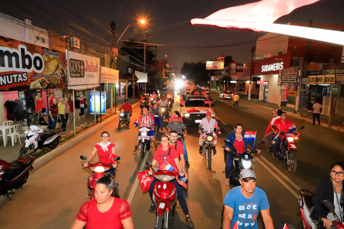 MarioSenadorPY's tweet photo. La caravana de la victoria de la #Lista3 en Coronel Oviedo nos dejó un mensaje claro: acompañamiento total y el compromiso de salir a las calles a votar el próximo 18 de diciembre por todos los candidatos de Fuerza Republicana. ¡Vamos a toda máquina! 🚩🇵🇾 https://t.co/TwLYZRYFRO