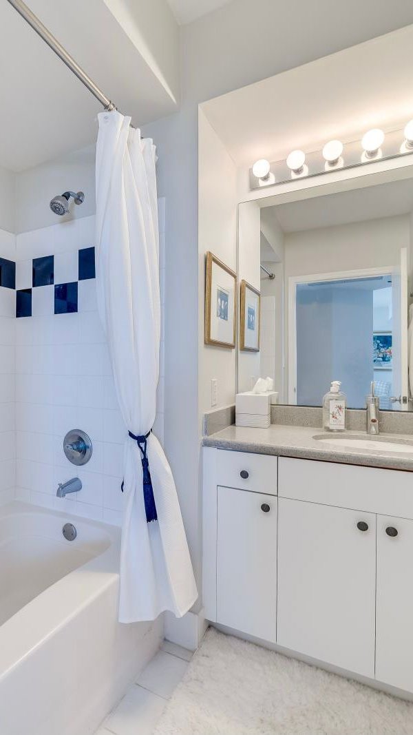 Spacious 2/2 corner unit with extraordinary city, bay, and ocean views 😍 Enjoy the resort lifestyle!

The Waverly
1330 West Ave #2302, Miami Beach, FL 33139

- L/A: 1,262 SF
- 1 Parking Space + Valet
- 24 hr Security &amp; Concierge

Offered at $1,150,000

Contact us for more info