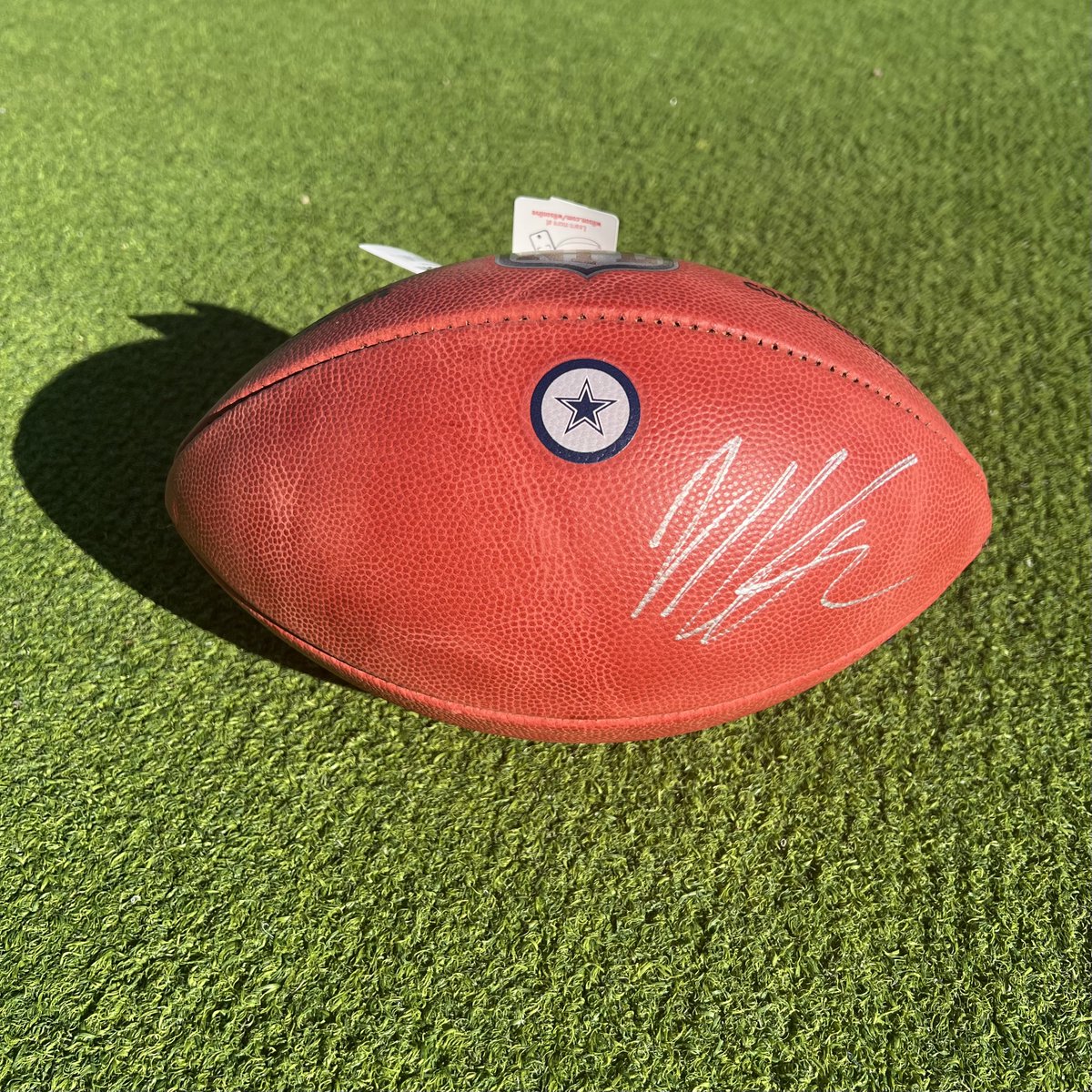 The Lion could use the strength of his #CowboysNation pack to help double up his #ProBowlVote tally TODAY! 🗳🗳

Like + retweet this to vote for <a href="/MicahhParsons11/">Micah Parsons</a> and be entered to win this football signed by a one-of-a-kind talent! 🔁🔁

See rules here: bit.ly/3BCe1ww