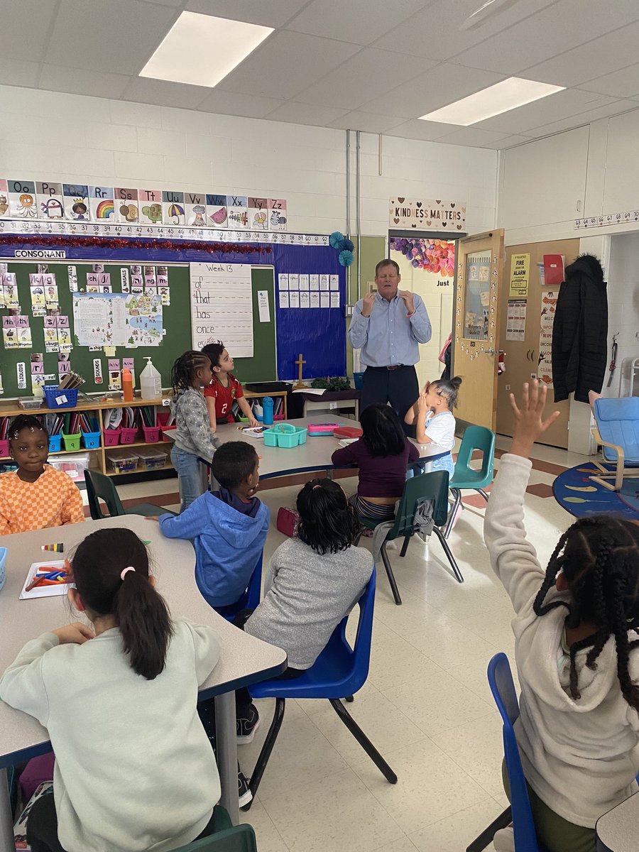 MrsMcMillanOCSB's tweet photo. We were so excited to have Math Man in our class today! Thanks for showing us to us how to use our math eyes and become investigators @dduff77 ! #mathup #mathman @StLukeOttawa https://t.co/Be4fqbjHPQ