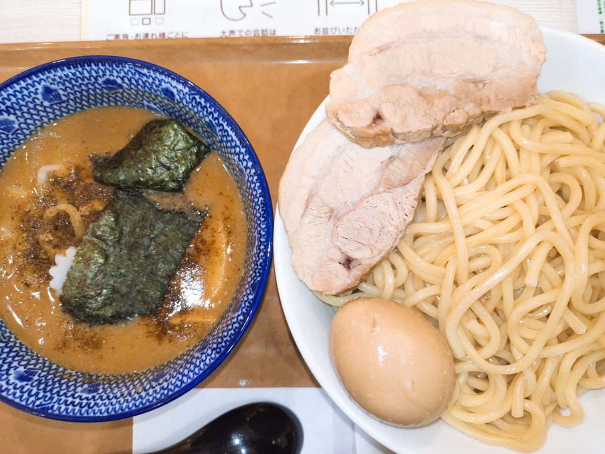 kawasakimeshib1's tweet photo. 白楽　栗山製麺の、特製つけめん大盛！🍜
コシのあるモッチリ太麺に濃厚魚介醤油風味のつけ汁をつけて、美味しく頂きました😄 https://t.co/iILUvomrNI