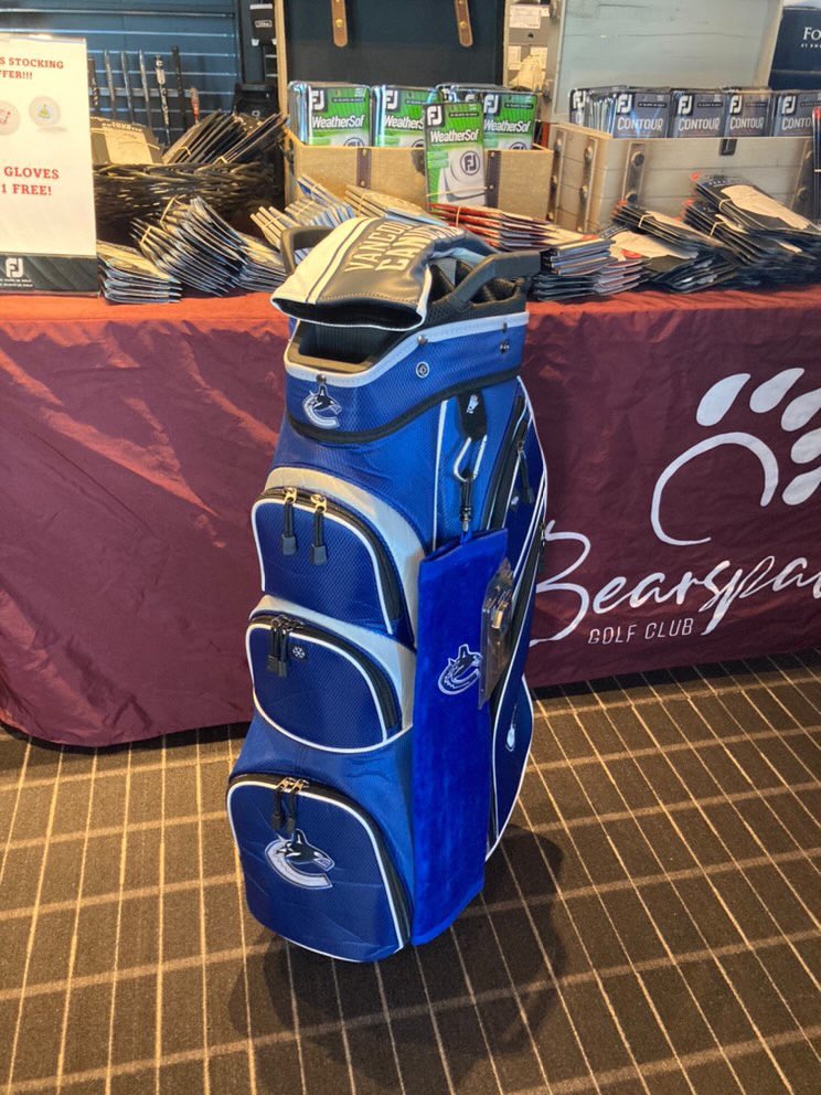 Looking for a great Christmas gift this year? Check out our new NHL bags that just came into the pro shop! 🎄🏌️ #nhl #golfbags #yycgolf