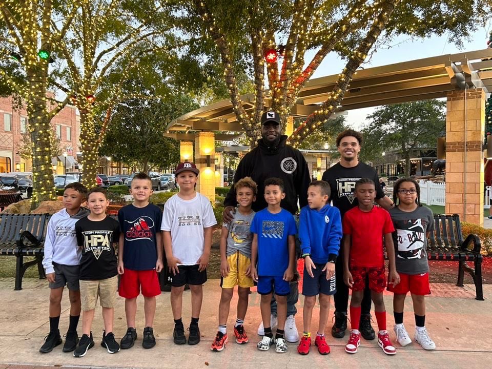 HighProfile_HPA's tweet photo. "High Profile Athletes " 8U squad 🔥We missing a couple athletes but it was a great team event! Thank you to all the parents that came out! #HPA #Youth https://t.co/PIWiDYofyg