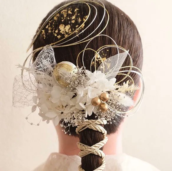 Creema_jp's tweet image. 成人式のヘアアクセサリーは決まりましたか？
トレンドの水引や金箔もついたこんなヘッドパーツなら、特別な一日をおしゃれに彩ってくれるはず✨
#Creema今日のおすすめ
#成人式髪飾り

&amp;gt;&amp;gt;buff.ly/3FfLE8o