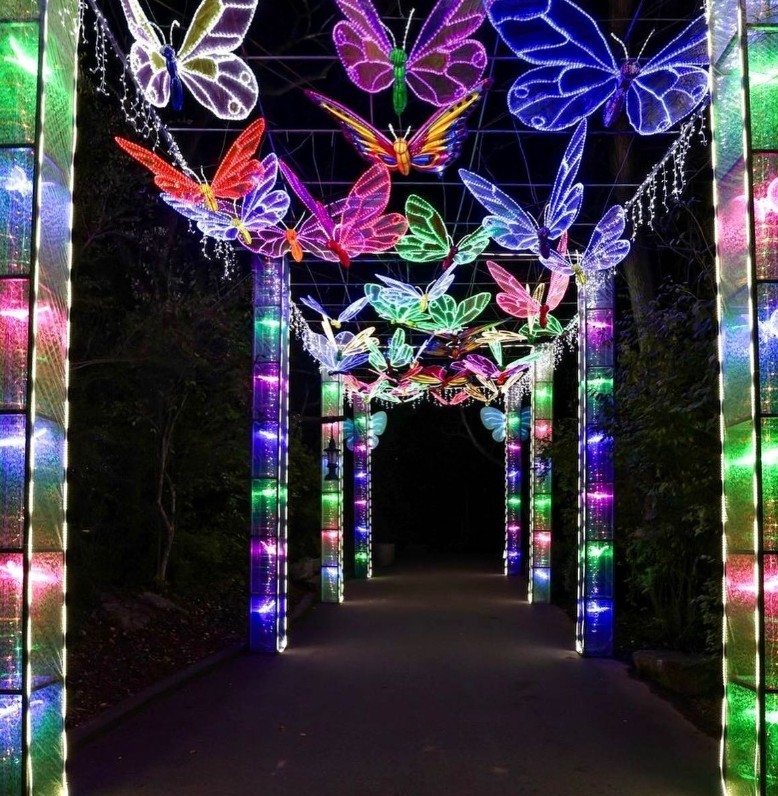visitmusiccity's tweet photo. Make this holiday season bigger and brighter by checking out the @NashvilleZoo's immersive #Zoolumination experience! 🐉 ✨ See below for more information and to purchase tickets. ⬇️
https://t.co/1ags9Gw50M https://t.co/A3ItLjWEYs