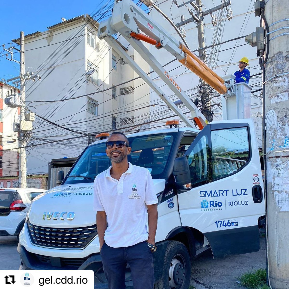 Por aqui realizamos nosso trabalho com competência, Elegância e sorriso no rosto. GEL CDD <a href="/Rioluz/">Rioluz</a> 

@prefeitura_rio