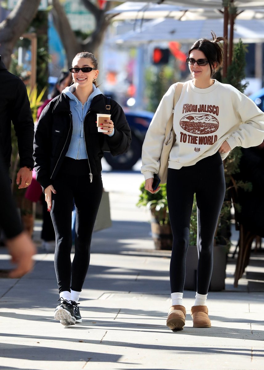 CKJ Midias on Twitter: "Kendall Jenner com Hailey Bieber deixando o