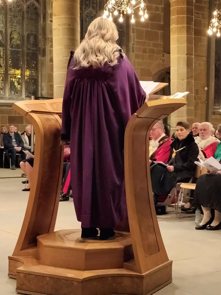 Wonderful Mayor's Carol Service this evening at Wakefield Cathedral. Thank you to everyone who attended and our heartfelt appreciation to <a href="/PindersPrimary/">Pinders Primary</a> <a href="/CroftonSilver/">Crofton Silver Band</a> and <a href="/FMV_Choir/">Featherstone MVC</a>, who all gave amazing performances!