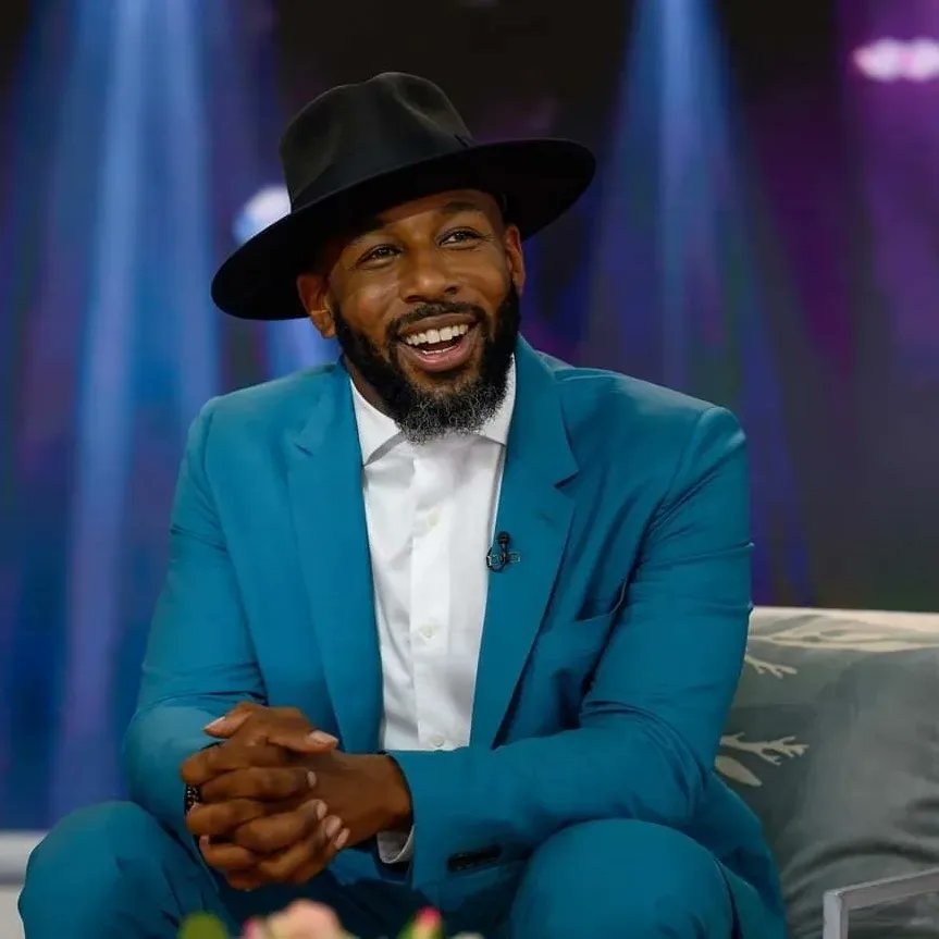 MyVoice0814's tweet photo. If music/dance have ever stirred something in you that you can't explain. 

We lost an icon, a loving husband &amp; dad, and a contagious smile.

We lost light in human form. 

Humanity, as a whole, lost today.

Rest in love, Boss.

#tWitch

@official_tWitch 
@Allisonholker https://t.co/L99yC9plmk