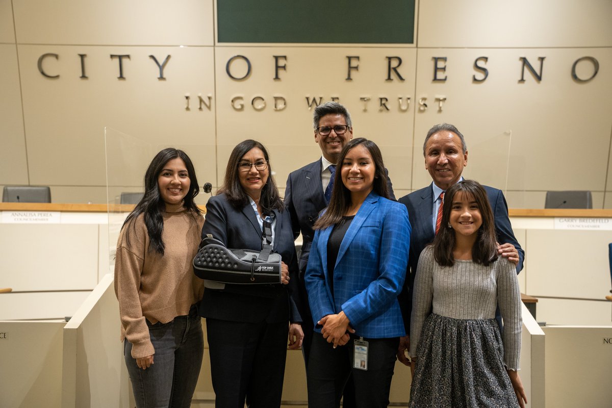 On Wednesday, Councilmember Annalisa Perea was officially sworn in as District 1 Councilmember on the Fresno City Council. 

She was joined by her family, including her father and brother, who both served as councilmembers with the City of Fresno. Congratulations! 🎉