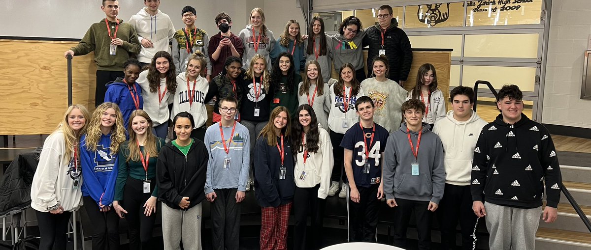LZBuddies2020's tweet photo. Great time by all today at our Best Buddies December meeting. Snowflakes, decorating cookies, and fun games were a hit! @ErinDeLuga @GalltKelley @LZHSBEARS https://t.co/pWWsNK7zGm
