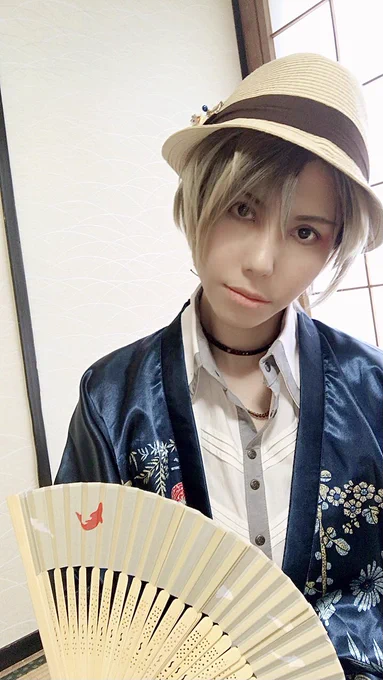 # これが私の両極端コーデ か。タグ見ると何だかんだでどっちもちゃんとオシャレな人が多くて「よっしゃ、任せろ。」ってなるwTシャツのプリントは自力でやった。 