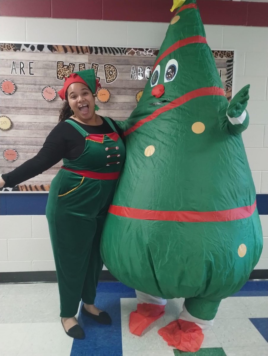 RCastleberry259's tweet image. Never a dull moment when you dress up as a Christmas tree 🎄 #WPSProud #WPSIgniteLearning #castleberryclassroom #Christmas