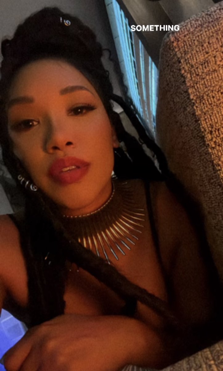 😽
— <a href="/candicepatton/">Candice Patton</a>