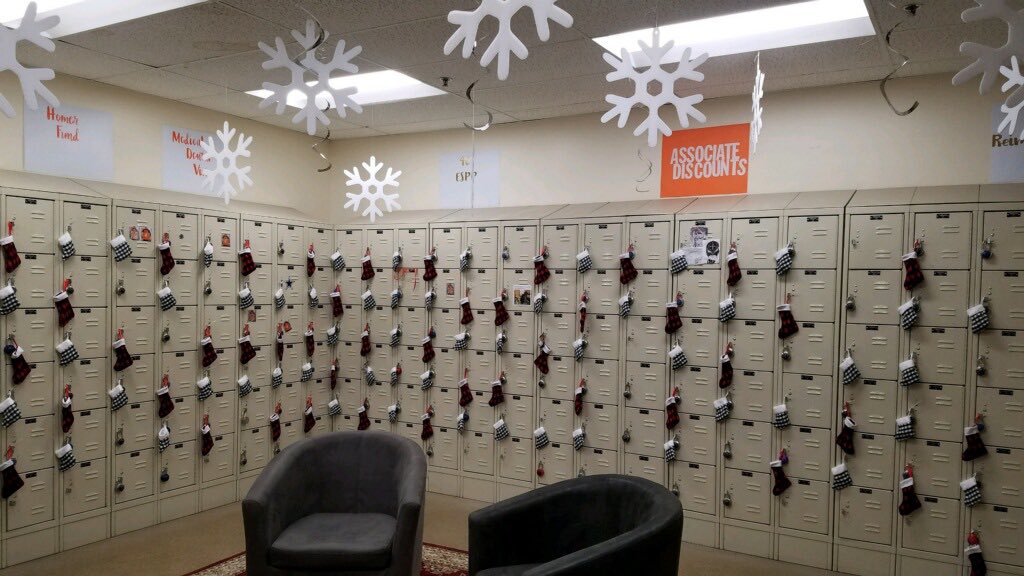 #lockersurprise at Southlake Home Depot! <a href="/Manny_CubFan/">manuel romero</a> <a href="/White2Dawn/">Dawn White</a> #25daysofChristmas Thanks team, this is awesome!