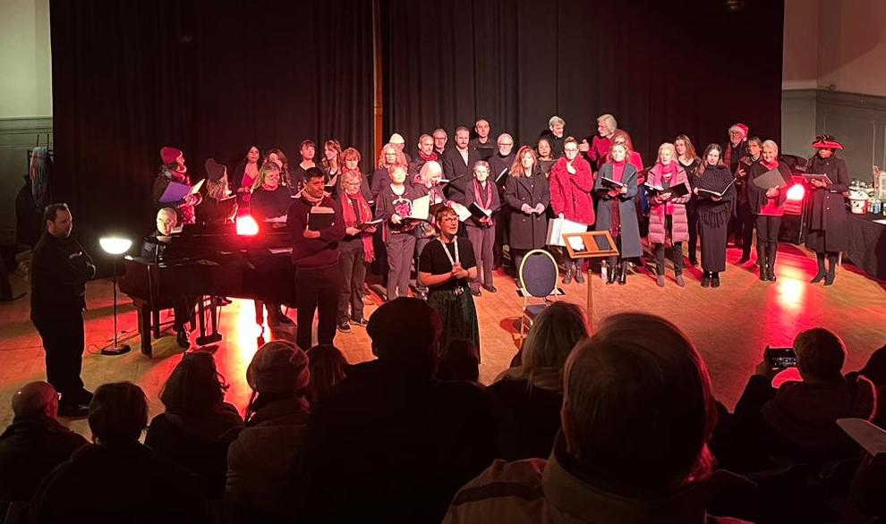 Thanks to the lovely folks who braved the icy pavements to come hear us sing <a href="/WacArts/">Wac Arts</a> last night!