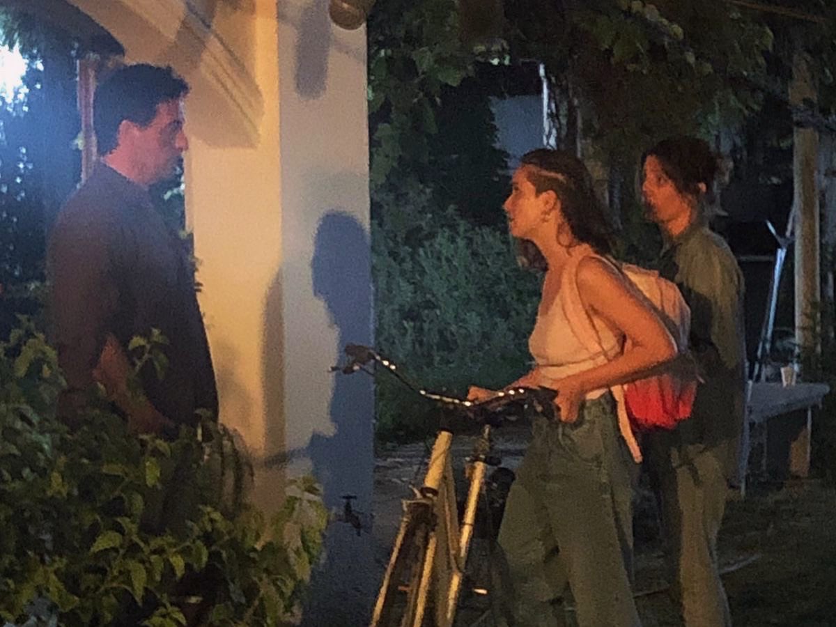 martinturnes's tweet photo. 🎬 @ElAgronomoFilm
🎥 Dir @martinturnes
🏠🛻 Jornada 14
📷 #DiariodeRodaje
#cine #cineargentino #backstage #defiendocineargentino #rodaje #rodajes #enrodaje https://t.co/3LUUryJt9X