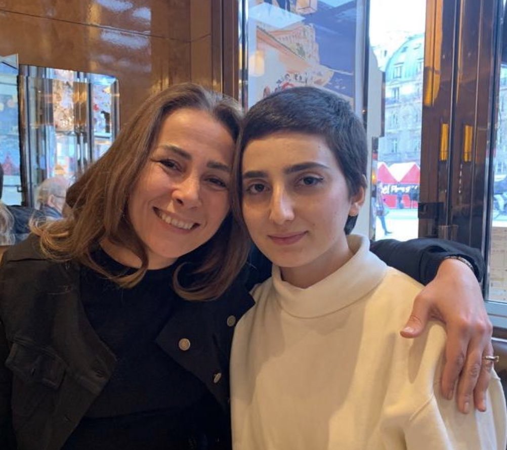 Lors de ma rencontre avec une des voix les plus puissantes des femmes de la révolution #FemmeVieLiberté <a href="/RoyaPiraei/">رویا پیرایی</a> nous avons appris la bonne nouvelle de l’expulsion du régime Islamique d’Iran de <a href="/UN_CSW/">United Nations CSW</a> 

C’est un des résultats de la force des femmes libres 💪 
#JinaMahsaAmini