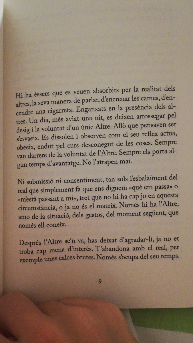 claretaquesi's tweet photo. Plore gaudint d'adonar-me que totes sentim paregut 💔

Annie Ernaux. https://t.co/mbrOG6qP0O