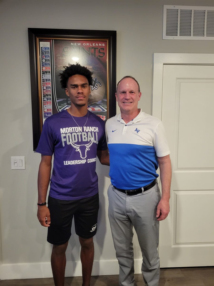 joshjohnsonnn_'s tweet photo. Had a great in home visit last night with @CoachTCalhoun !! https://t.co/3luautmABR