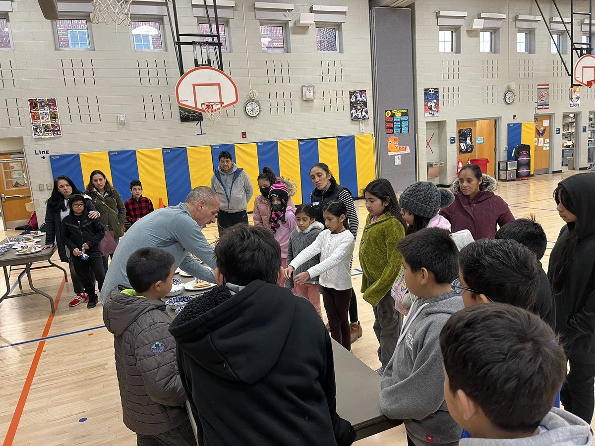 keYESclub's tweet photo. Gingerbread houses!!!  Parents came out and we had a blast.  Best lineup of houses we’ve ever had. Way to go!! @APS_ProjectYES @MrKingMikey @EscuelaKeyAPS @APSKEYPE https://t.co/ik3fr6JX3N