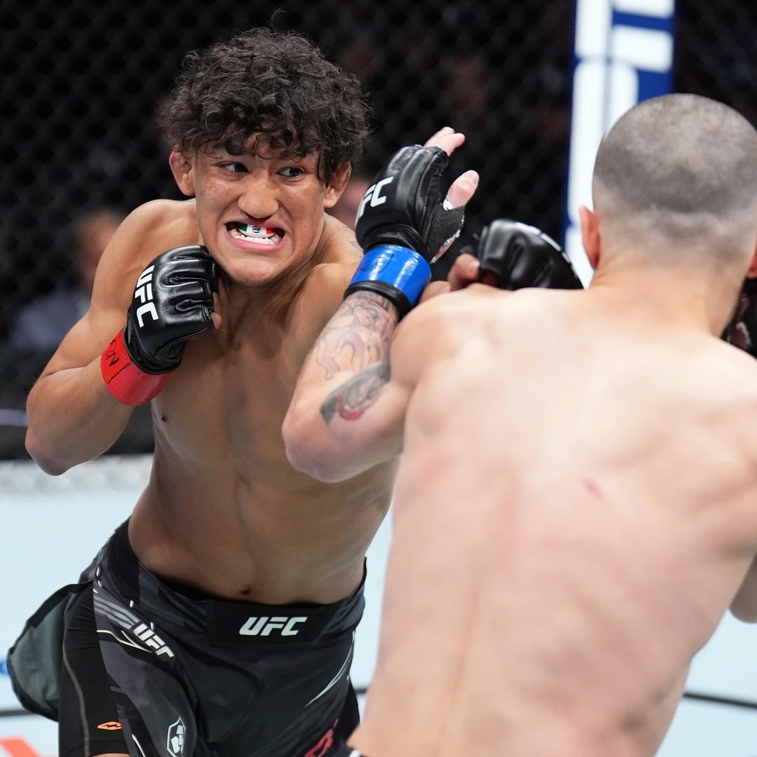 weshoutmedia's tweet photo. Raul Rosas Junior @RaulRosasJr8 merupakan fighter termuda yang pernah di kontrak @ufc dalam sejarah. Pria ini lahir pada 8 Oktober 2004.
Pada pagelaran #UFC282 dia melalukan debutnya di UFC. 

#raulrosasjr #UFC282 #UFC #ufcfighter #Brazil #youngman #MMA2022 https://t.co/KlgteIUwas