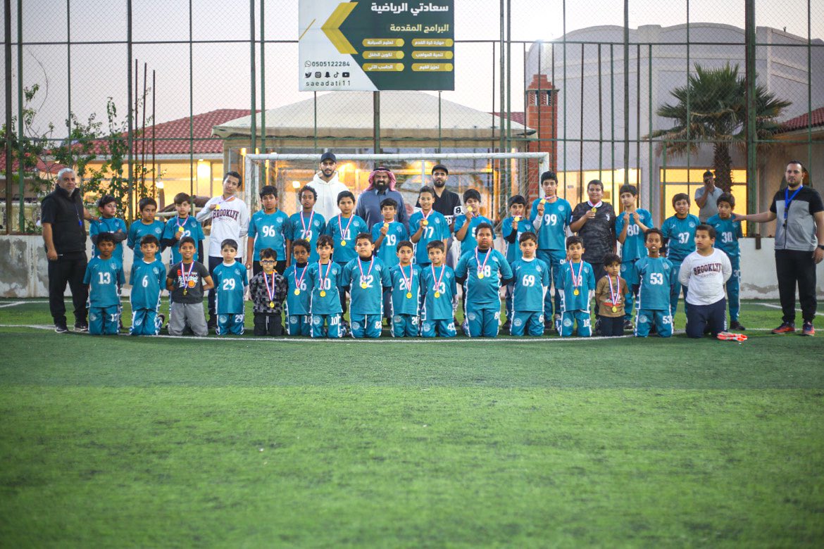 saeadati11's tweet photo. #أكاديمية_سعادتي_الرياضية
صوره جماعية مع الاستاذ/ سعد القحطاني
من جمعية سعادتي الاجتماعية https://t.co/bKsToRgdQH