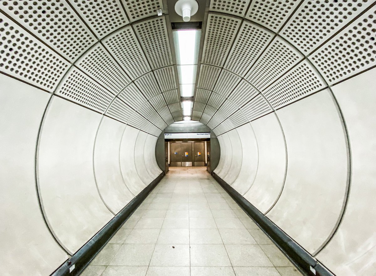 MrTimDunn's tweet photo. I’ve lived up in town for nearly 20 years because I love the energy, the buzz; but the Covid-era has shown me that our city silent has much beauty too. Tonight, with rail strikes, I imagine I’d hear a pin drop here in Moorgate’s Northern line to Elizabeth line platforms tunnels https://t.co/WkRGnhTZWe