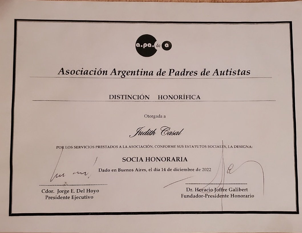 Hoy en el brindis fin de año  de <a href="/APAdeAAutismo/">APAdeA | ONG Autismo</a> 💙💙💙
Gracias por este detalle al Dr. Horacio Galibert Presidente y Fundador de APAdeA.
Placer estar junto a ustedes 🙏