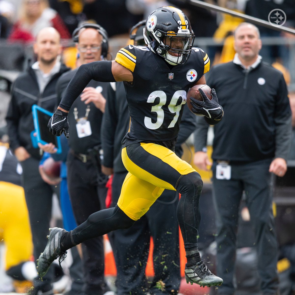 LosSteelers's tweet photo. Nada como una intercepción de Minkah Fitzpatrick ✨

Dale RT si estás de acuerdo‼️

#ProBowlVote @minkfitz_21 https://t.co/mLSr67KyK1