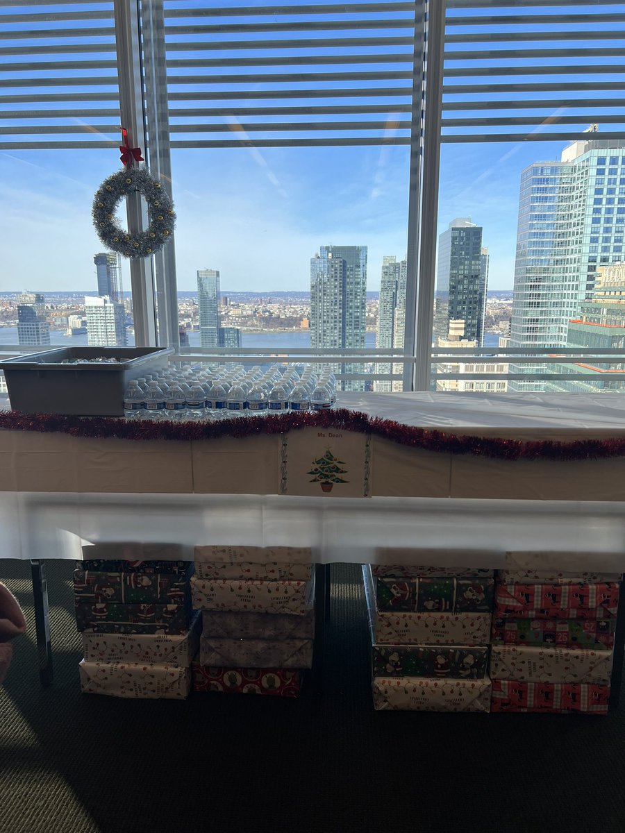 JDean2183's tweet photo. Such a magical day for @ps483matilda, we were finally able to visit the North Pole again.  A special thank you to @l_almon @seyfarthshawLLP @SeyfarthGiving. @mariacioffi12 @SamYoung610 @cristinevaughan @District11BX https://t.co/U4m90LHMTt