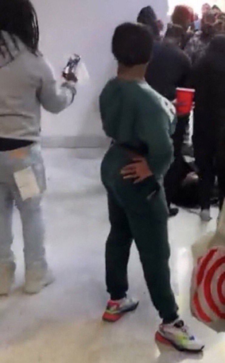 nofuxshawty's tweet image. damn aaliyah jay got over 2M IG followers &amp;amp; her new jewelry line only got about 500 orders when she released it?