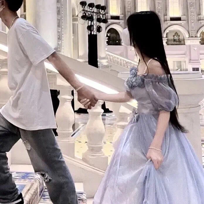 linxiaoye37's tweet photo. 入目无别人，四下皆是你。

            #情头 #头像（拿图点赞扣1) https://t.co/wrMXVZ5YcG