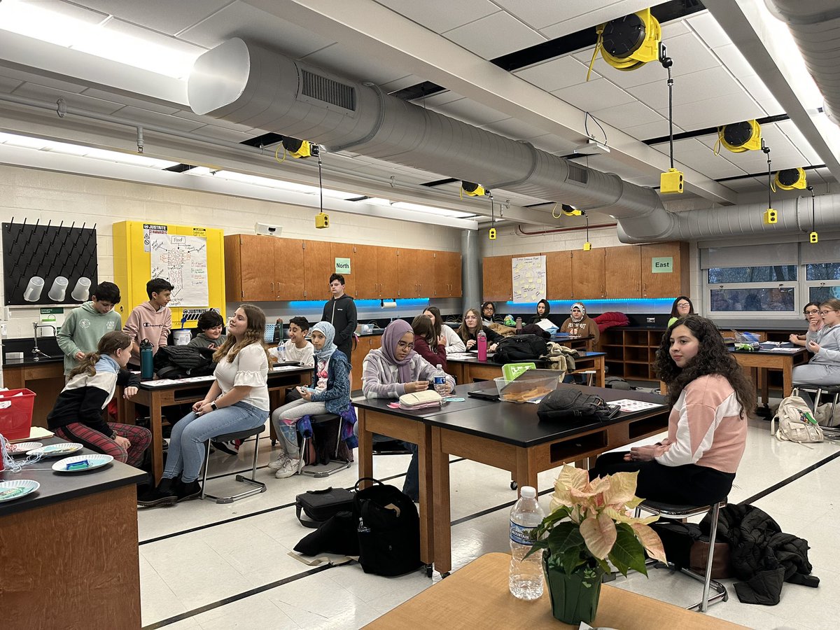 We also played some bingo today with a fun way to get a prize! <a href="/MrsArandaEL/">Mariola Aranda</a> <a href="/conradyjaguars/">Conrady Junior High</a>