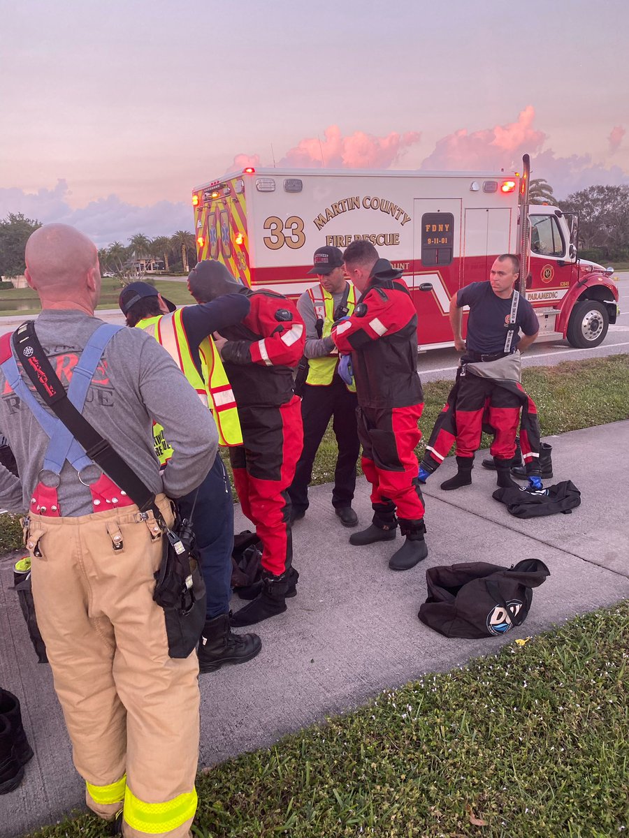 MartinCountyFR's tweet photo. WATER #RESCUE: A @MartinFLSheriff Deputy rescued a driver whose car had submerged into a Stuart pond this evening. 

Our ambulance took her to a hospital, &amp; our Special Ops Dive Team helped get her vehicle out. 

Thankfully, she’s expected to be OK. #martincountyfl #florida https://t.co/zNTtuTTxc7
